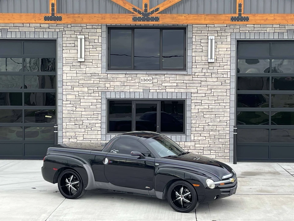 2004 Chevrolet SSR - Image 3 of 31