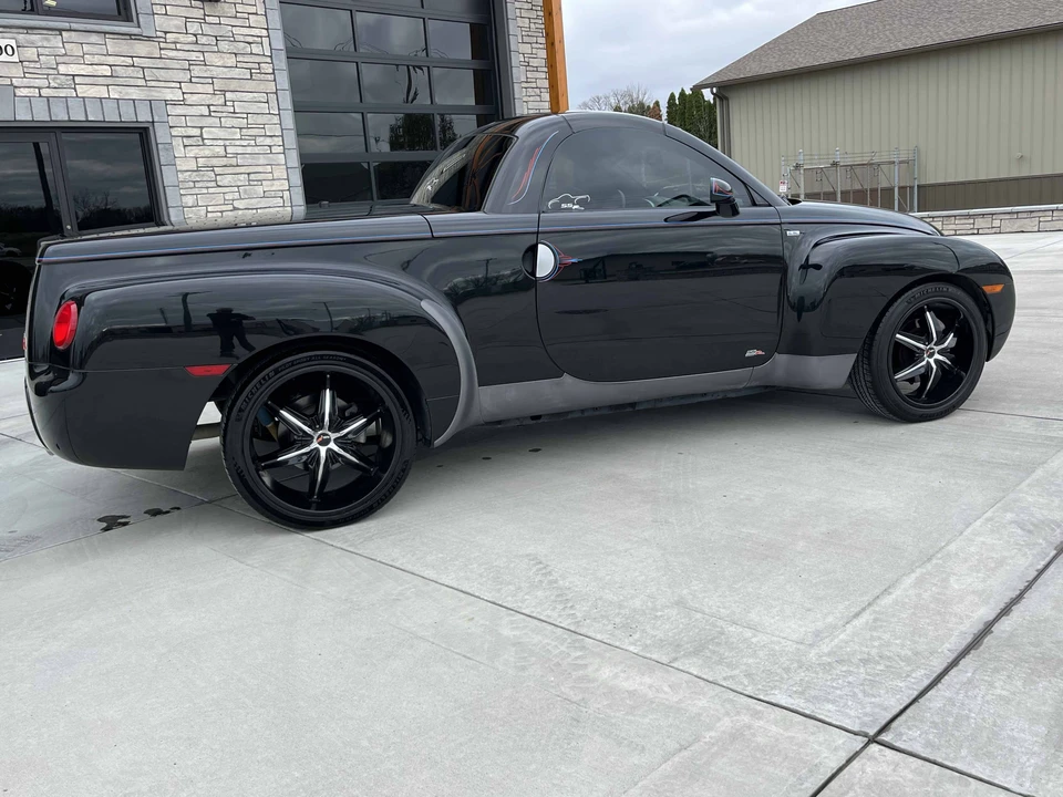 2004 Chevrolet SSR - Image 4 of 31