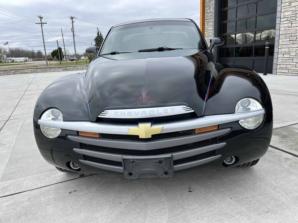2004 Chevrolet SSR - Image 8 of 31