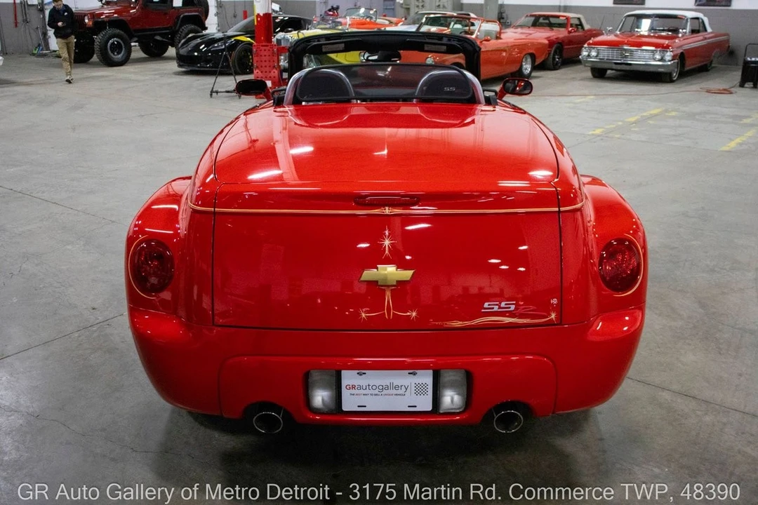 2004 Chevrolet SSR - Image 6 of 21