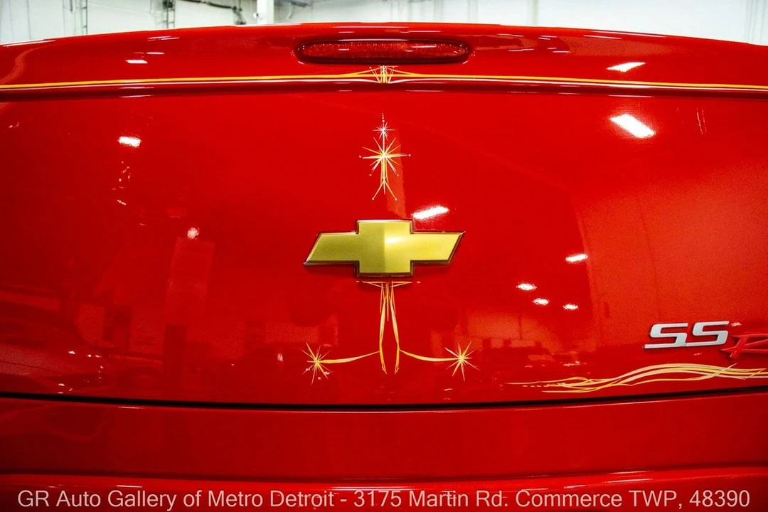 2004 Chevrolet SSR - Image 27 of 31