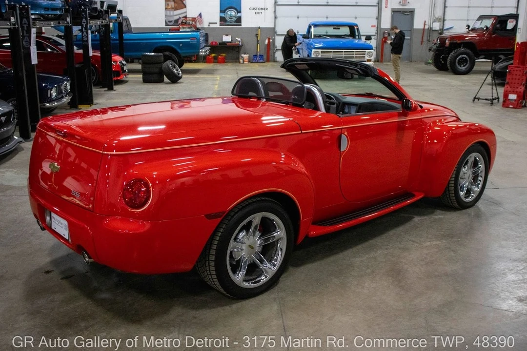 2004 Chevrolet SSR - Image 8 of 21