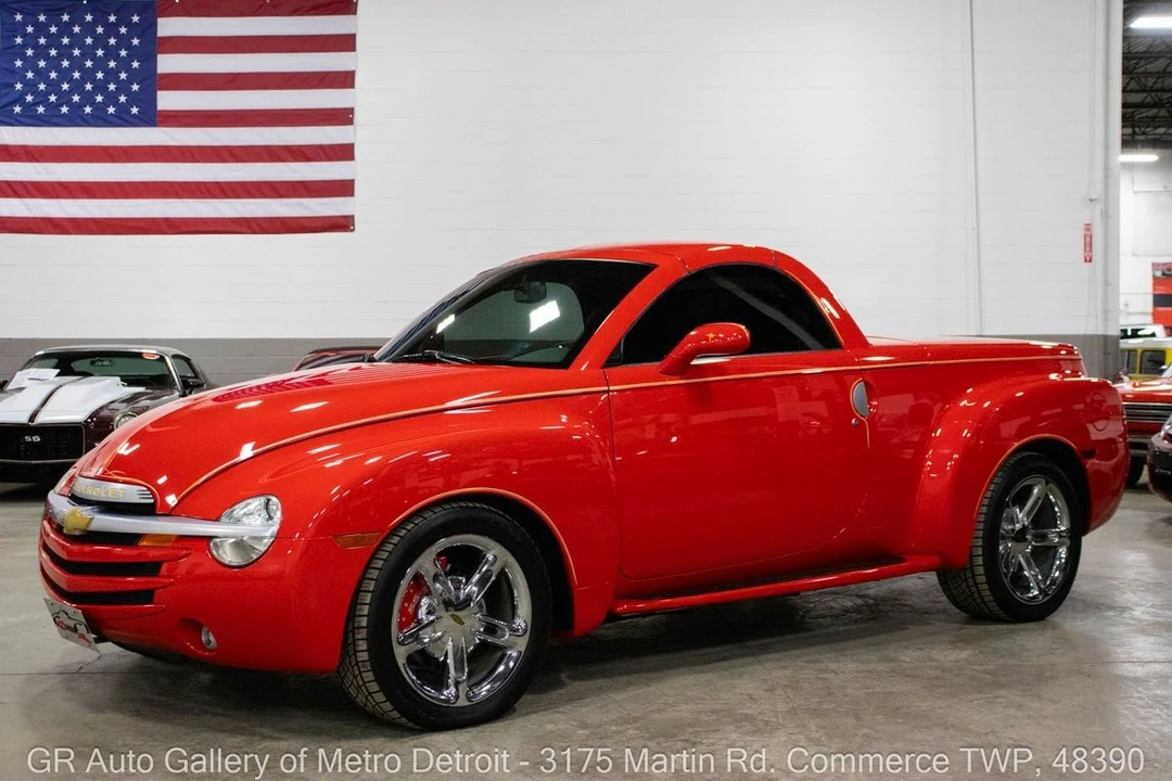 2004 Chevrolet SSR - Image 2 of 31