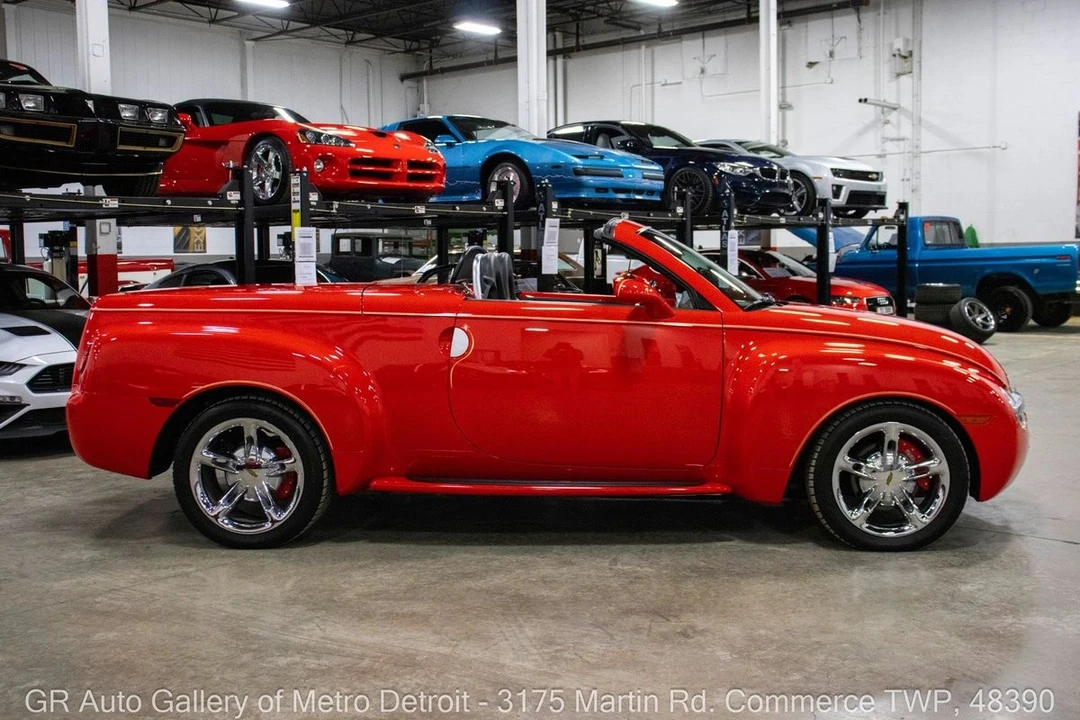 2004 Chevrolet SSR - Image 9 of 31