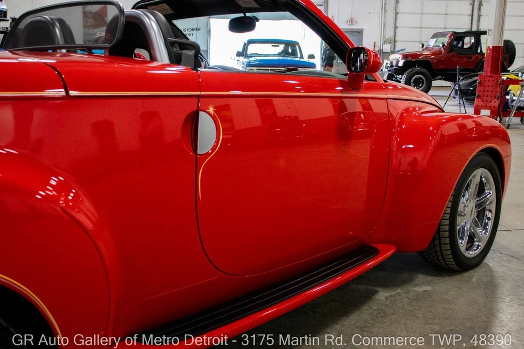 2004 Chevrolet SSR - Image 24 of 31