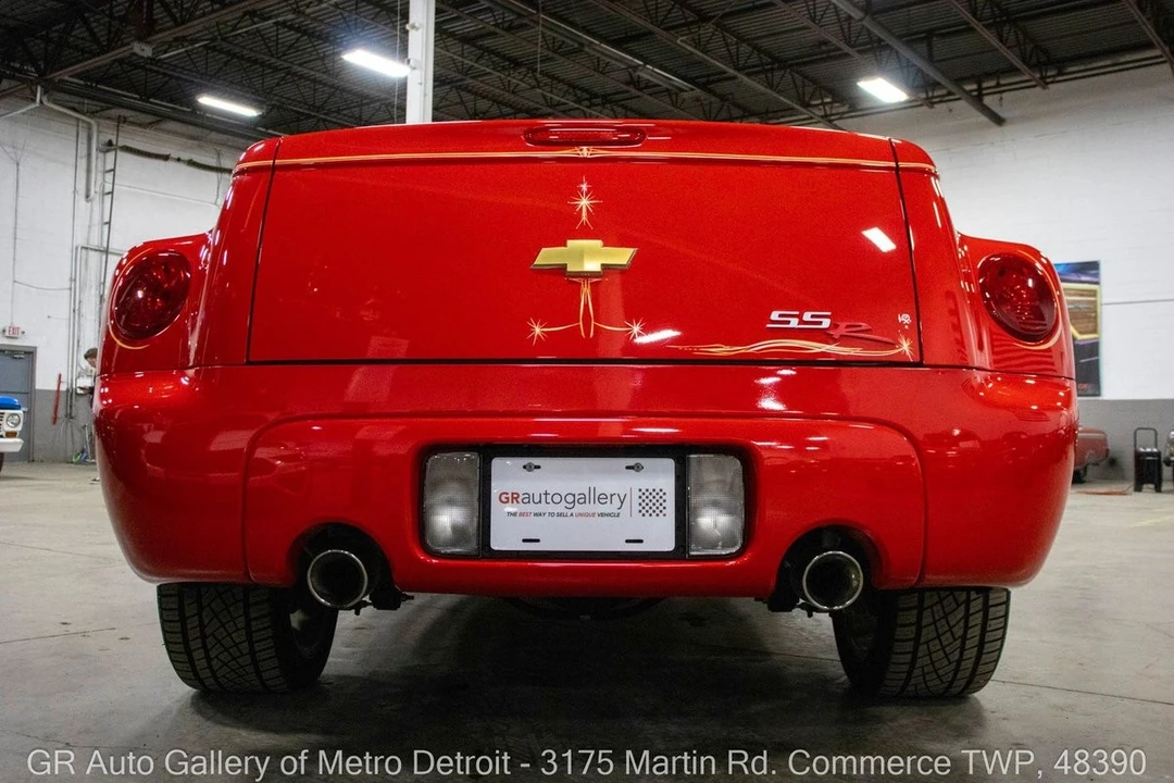2004 Chevrolet SSR - Image 7 of 31