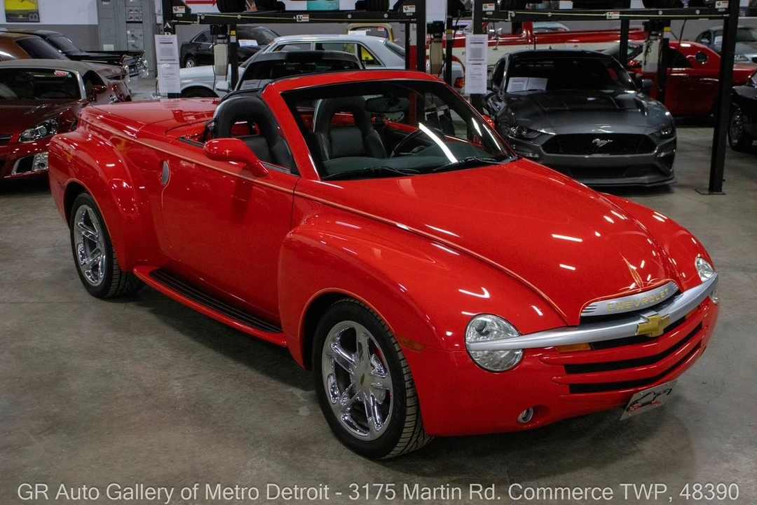 2004 Chevrolet SSR - Image 10 of 31