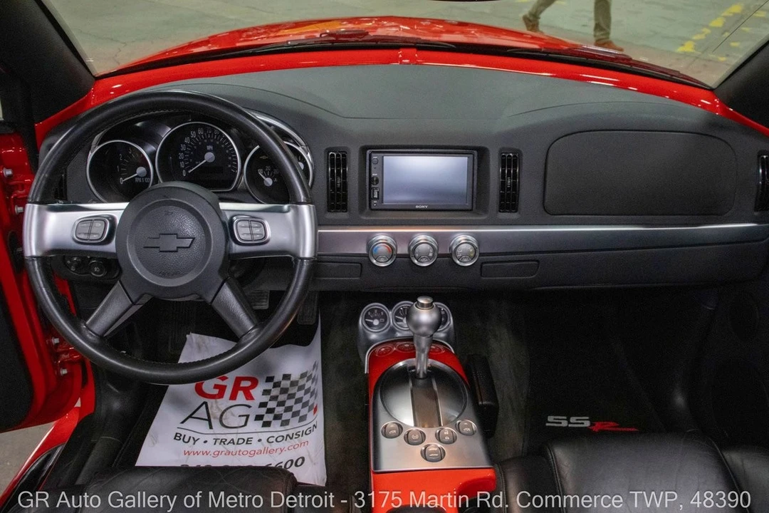 2004 Chevrolet SSR - Image 17 of 21