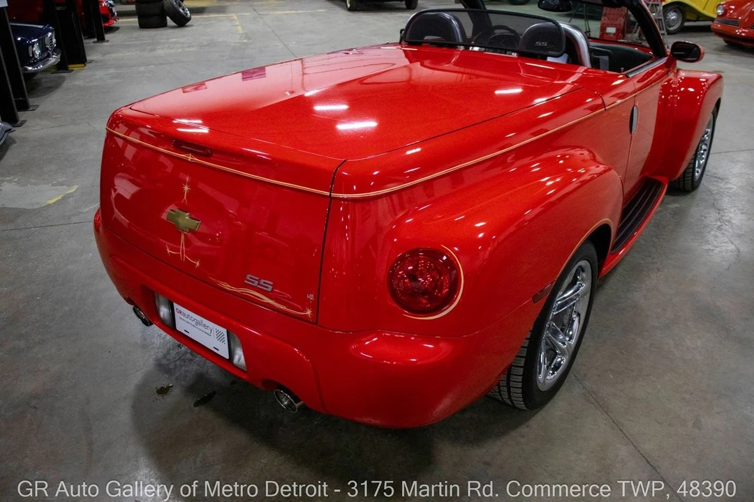 2004 Chevrolet SSR - Image 16 of 31