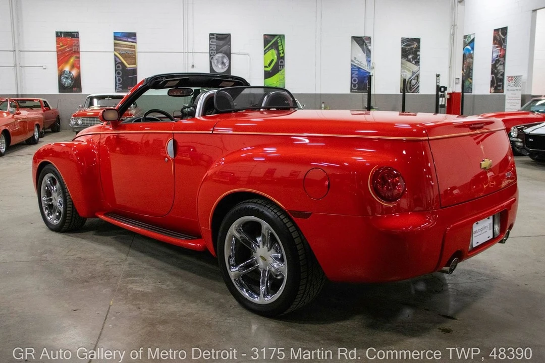2004 Chevrolet SSR - Image 5 of 31
