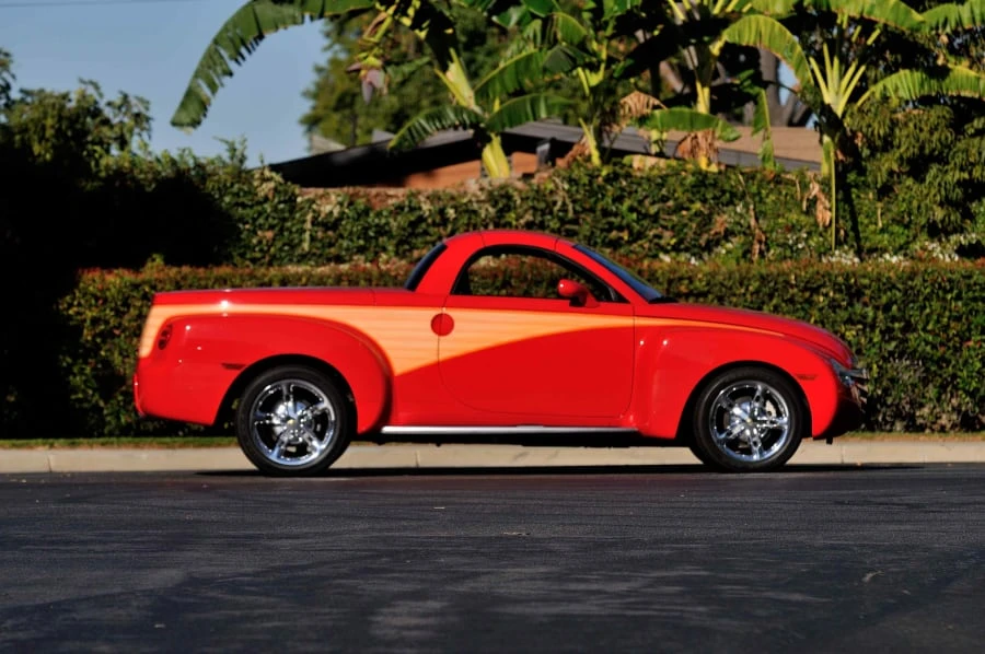 2004 Chevrolet SSR - Image 2 of 12