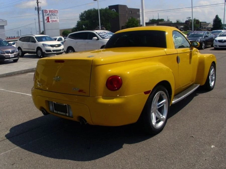 2004 Chevrolet SSR - Image 3 of 8