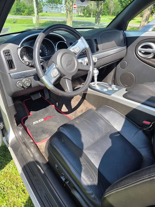 2004 Chevrolet SSR - Image 10 of 11
