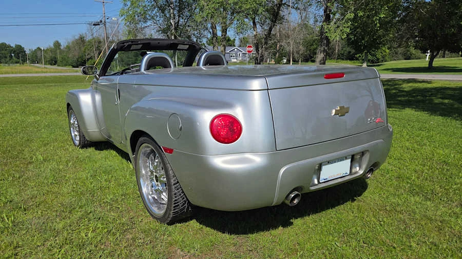 2004 Chevrolet SSR - Image 5 of 11