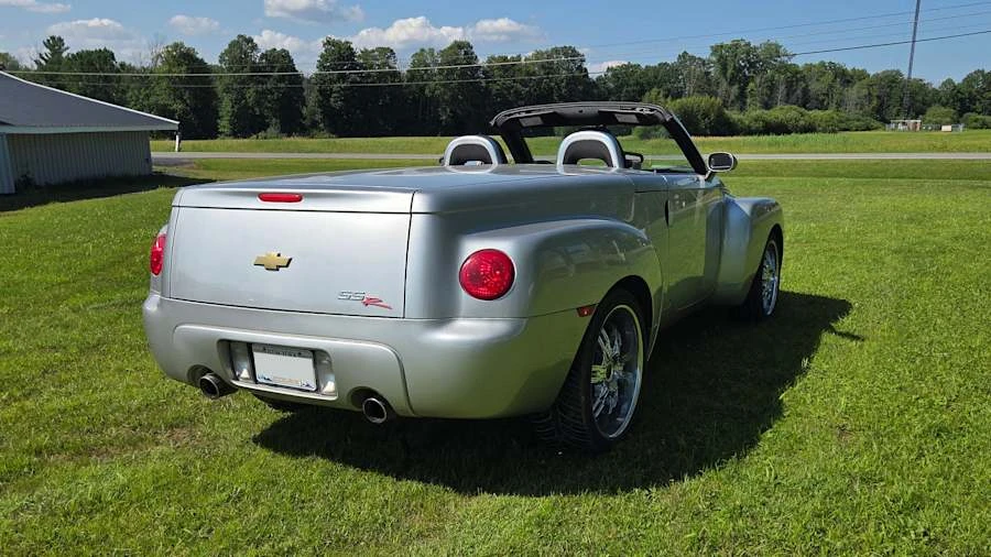 2004 Chevrolet SSR - Image 3 of 11
