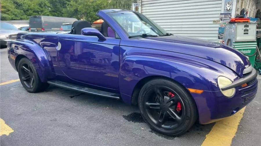 2004 Chevrolet SSR - Image 2 of 10
