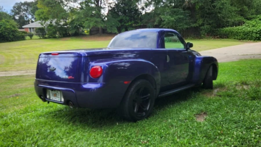 2004 Chevrolet SSR - Image 3 of 27