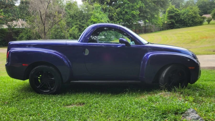 2004 Chevrolet SSR - Image 2 of 27