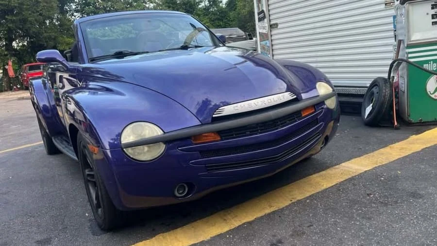 2004 Chevrolet SSR - Image 3 of 10