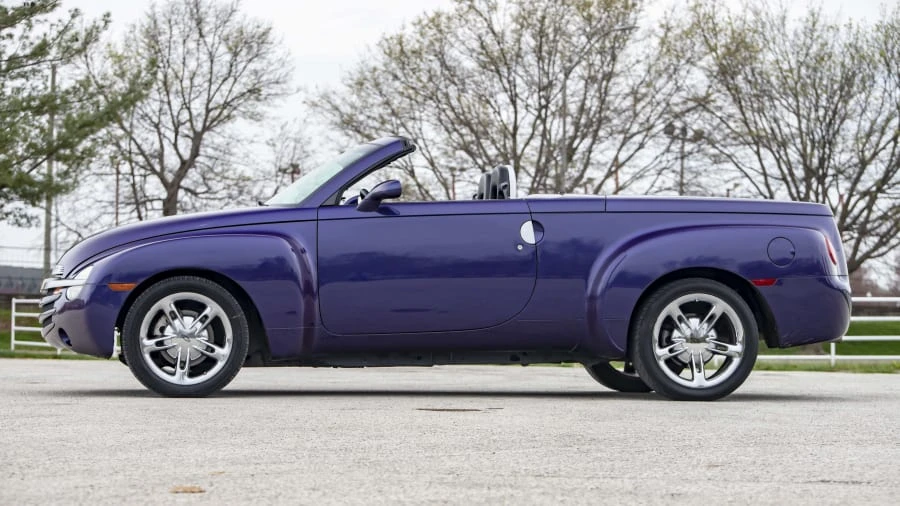 2004 Chevrolet SSR - Image 2 of 15