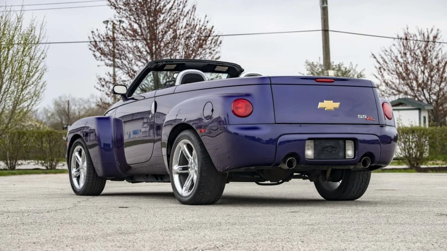2004 Chevrolet SSR - Image 3 of 15