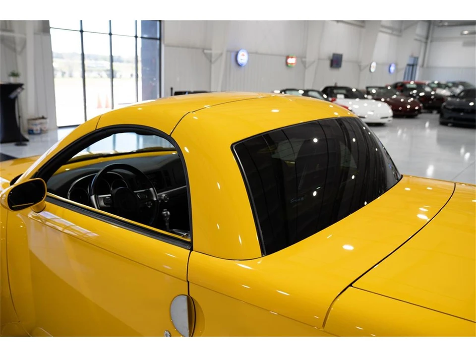 2004 Chevrolet SSR - Image 17 of 31