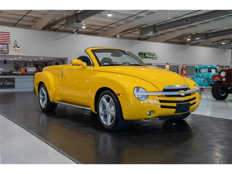 2004 Chevrolet SSR - Image 13 of 31