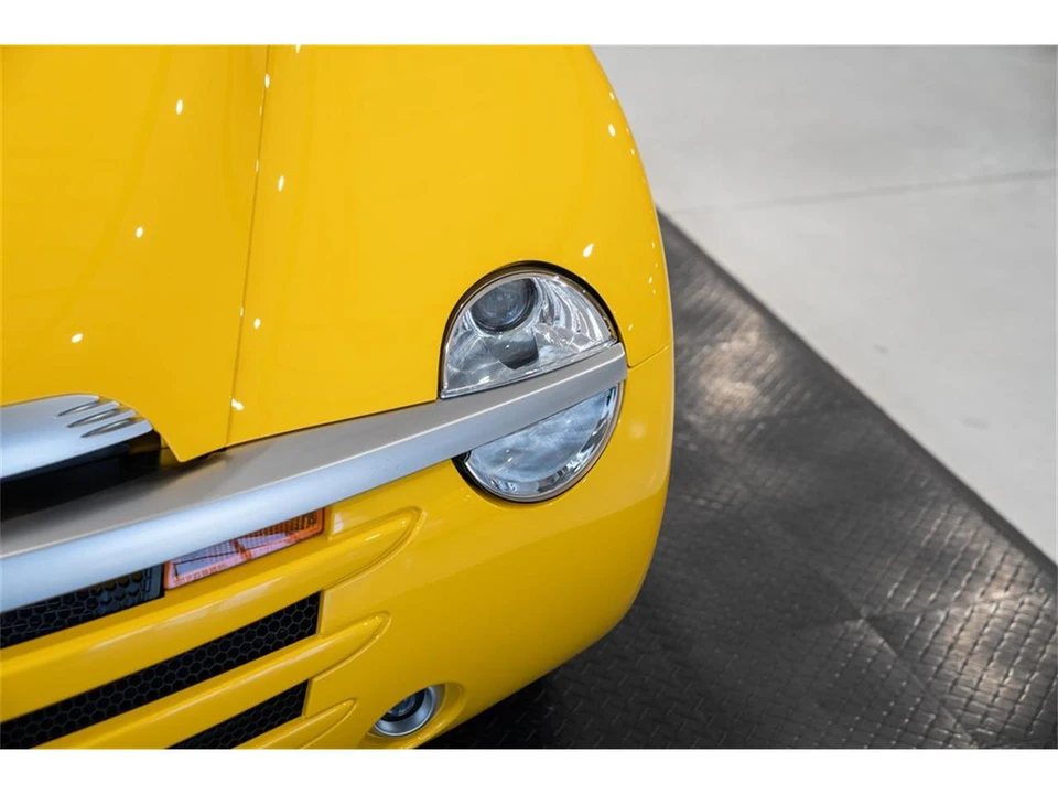 2004 Chevrolet SSR - Image 21 of 31
