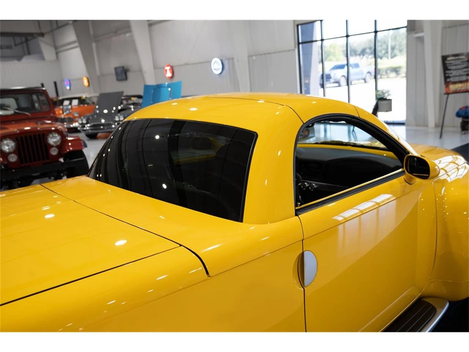 2004 Chevrolet SSR - Image 18 of 31