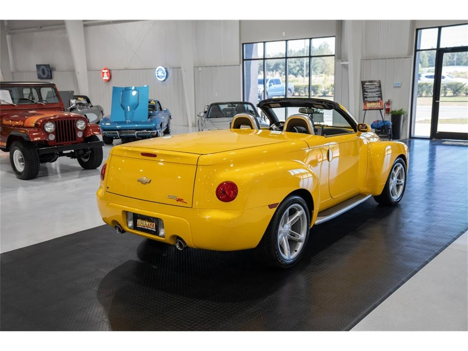 2004 Chevrolet SSR - Image 10 of 31
