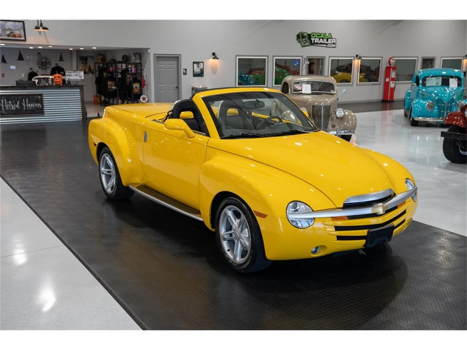 2004 Chevrolet SSR - Image 14 of 31