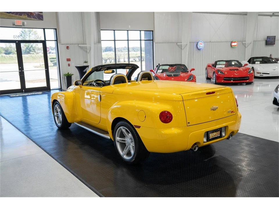 2004 Chevrolet SSR - Image 6 of 31