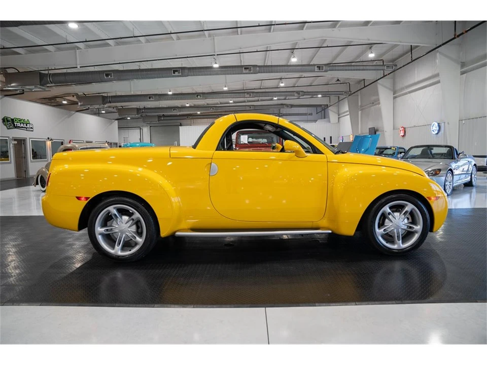 2004 Chevrolet SSR - Image 19 of 31