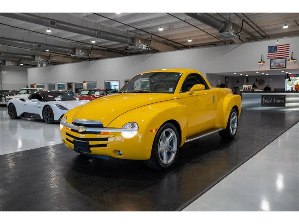 2004 Chevrolet SSR - Image 15 of 31