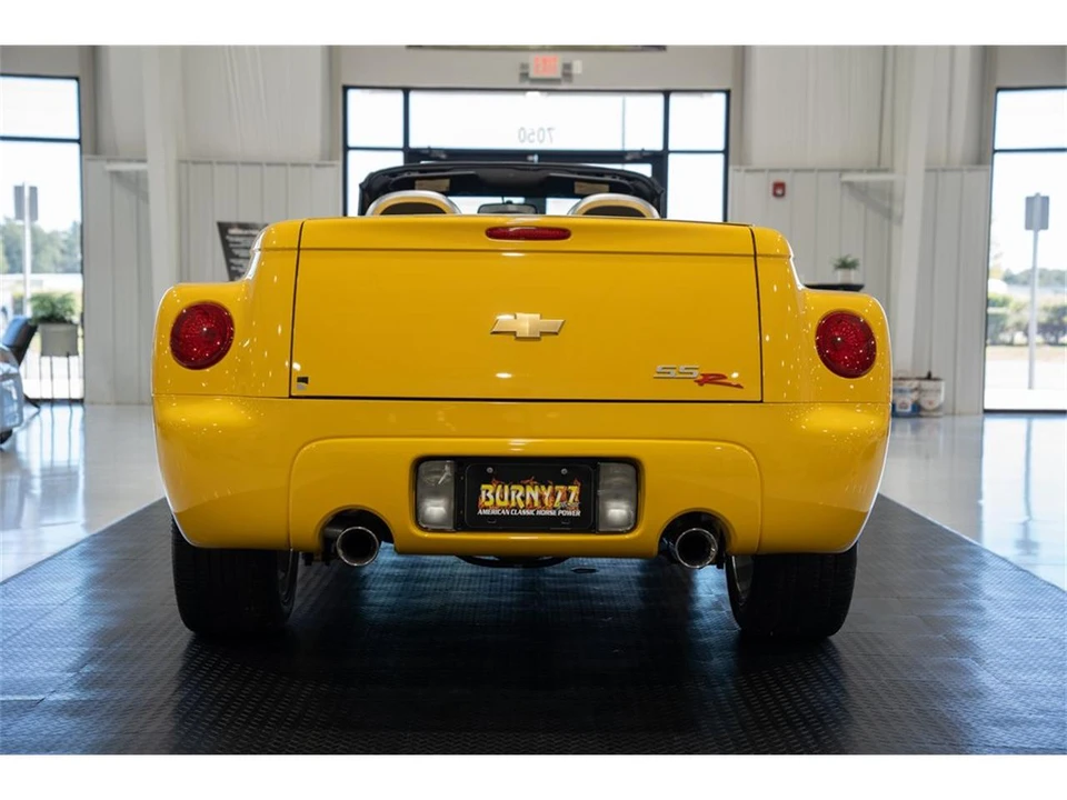 2004 Chevrolet SSR - Image 7 of 31