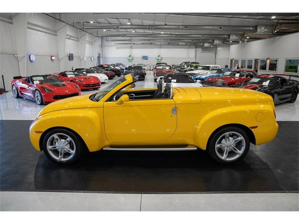 2004 Chevrolet SSR - Image 4 of 31