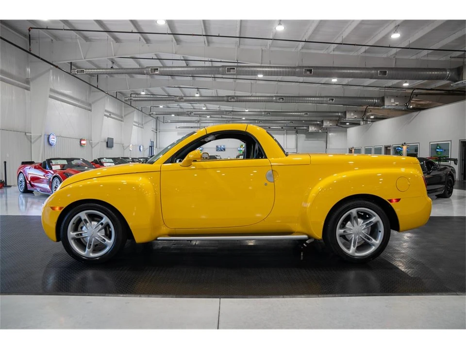 2004 Chevrolet SSR - Image 16 of 31