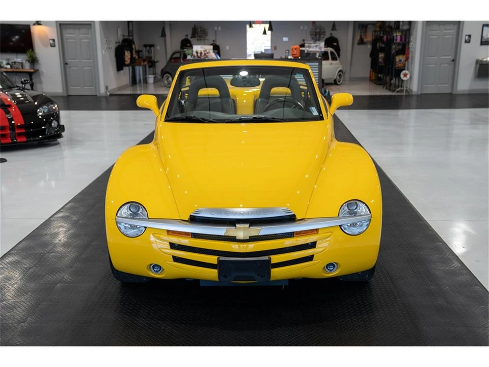2004 Chevrolet SSR - Image 24 of 31