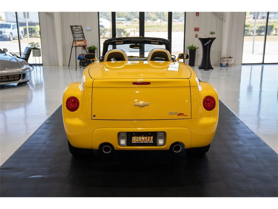 2004 Chevrolet SSR - Image 8 of 31