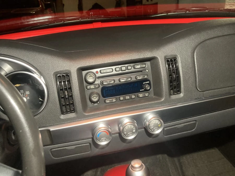 2004 Chevrolet SSR - Image 21 of 26