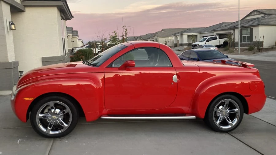 2004 Chevrolet SSR - Image 2 of 26