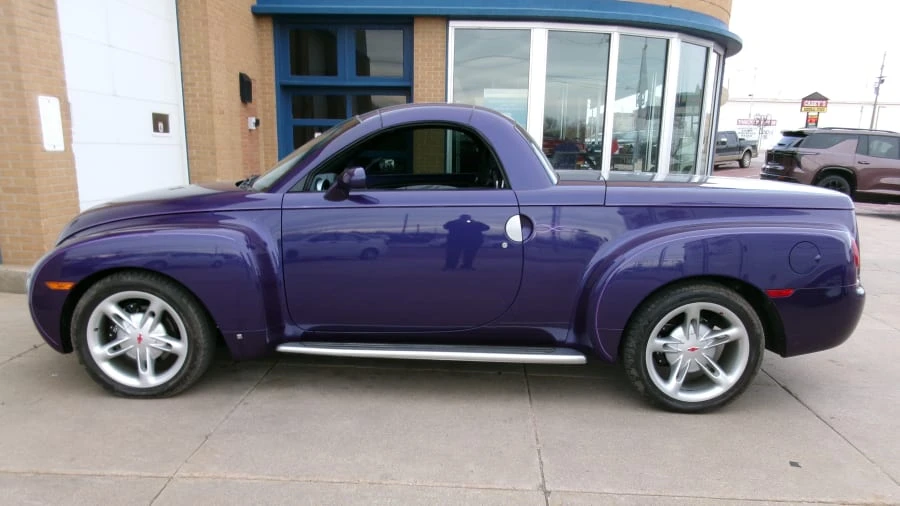 2004 Chevrolet SSR - Image 2 of 9