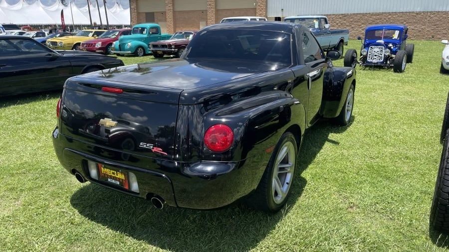 2004 Chevrolet SSR - Image 2 of 9