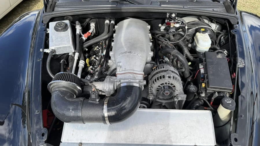 2004 Chevrolet SSR - Image 11 of 12