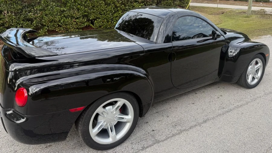 2004 Chevrolet SSR - Image 6 of 12