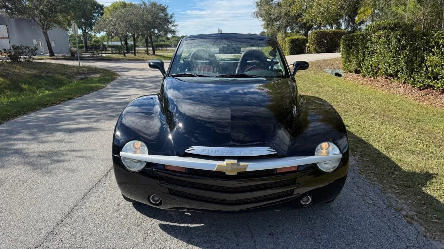 2004 Chevrolet SSR - Image 3 of 12