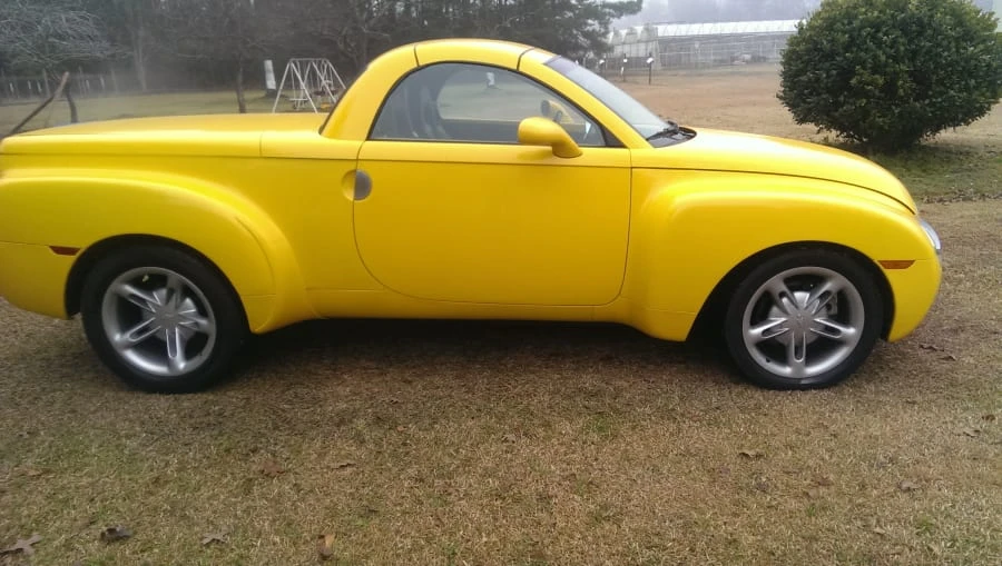 2004 Chevrolet SSR - Image 2 of 12