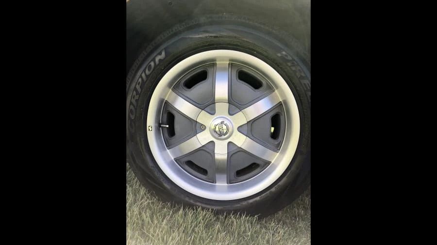 2004 Chevrolet SSR - Image 7 of 10