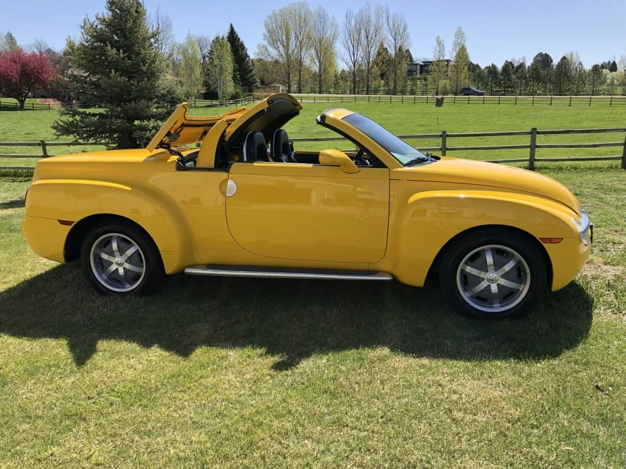 2004 Chevrolet SSR - Image 2 of 10