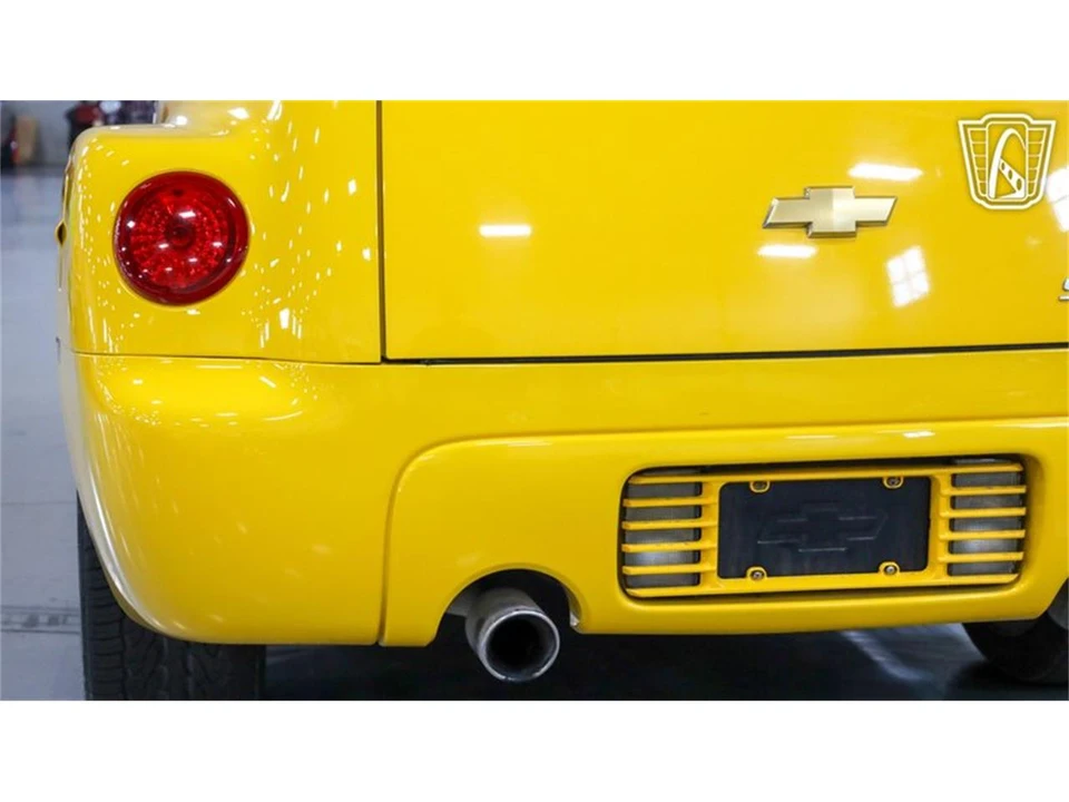 2004 Chevrolet SSR - Image 26 of 31